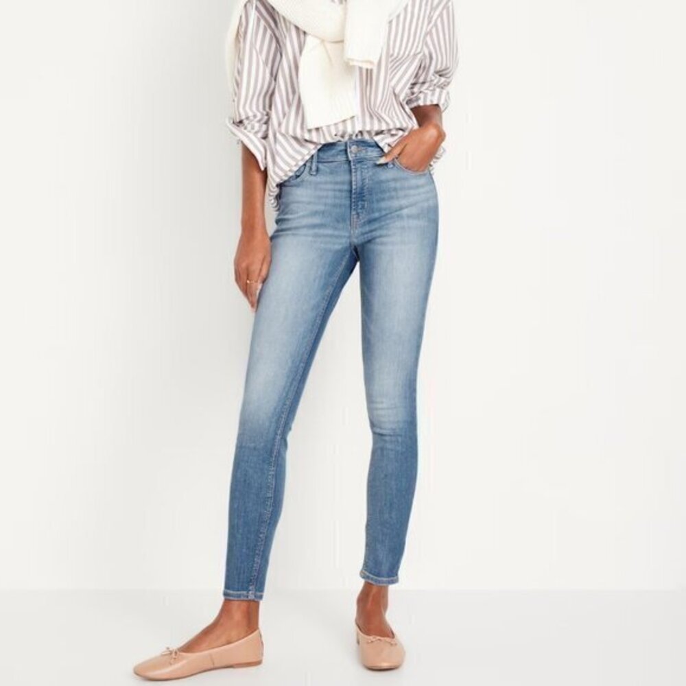 NWOT Old Navy Women’s Tall Rockstar Super Skinny High Rise Jeans 10